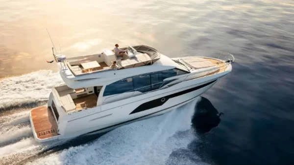 تصویری از بلیط گشت و سرو غذا در یات لاکچری