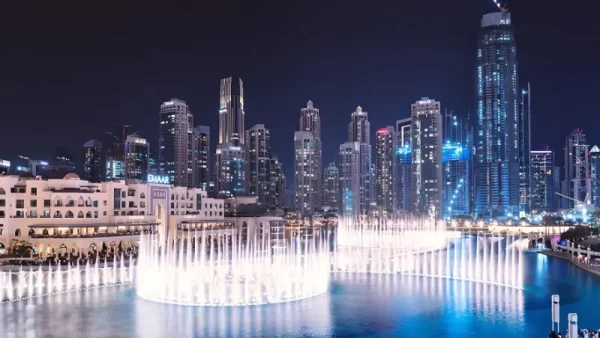 تصویری از تور پیاده روی و قایق سواری دریاچه و فواره دبی