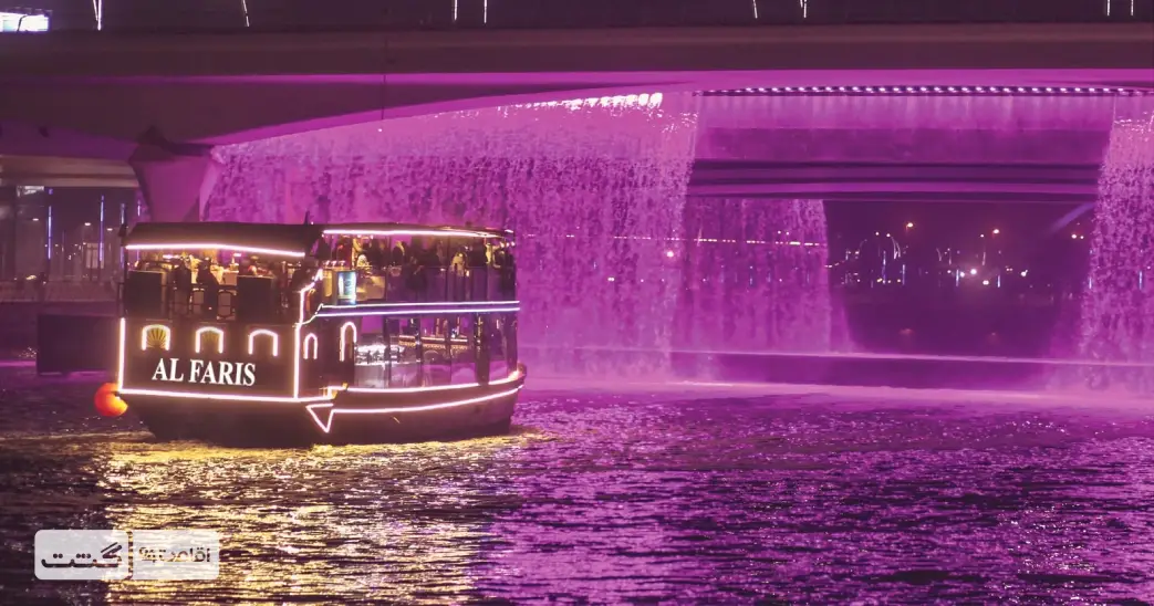 تور پیاده روی و قایق سواری دریاچه و فواره دبی 6 عبور قایق از کانال دریاچه دبی | تور فواره دبی