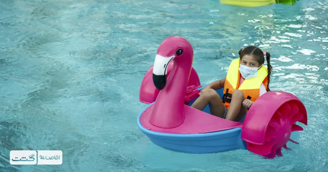 تور پیاده روی و قایق سواری دریاچه و فواره دبی 4 قایق فلامینگو مخصوص کودکان در فواره دبی | تور پیاده روی و قایق سواری دریاچه دبی