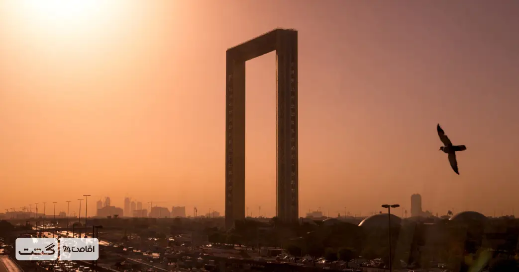 قاب دبی (دبی فریم) 2 نمایی چشمگیر از برج قاب دبی و منظره غروب شهر دبی | تور قاب دبی