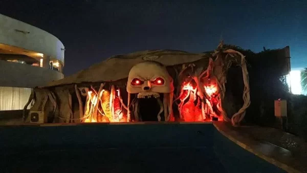 تصویری از ورودی کلبه وحشت هایلند پارک با تخفیف