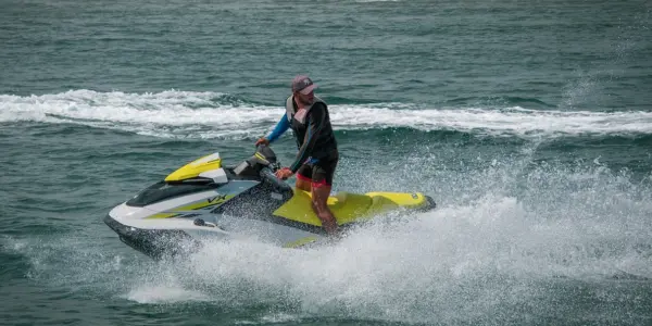 تصویری از بلیط جت اسکی کیش