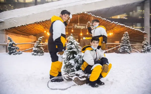 تصویری از پارک برفی کیش؛ تفریح هیجانی در پارک برفی پنگوئن