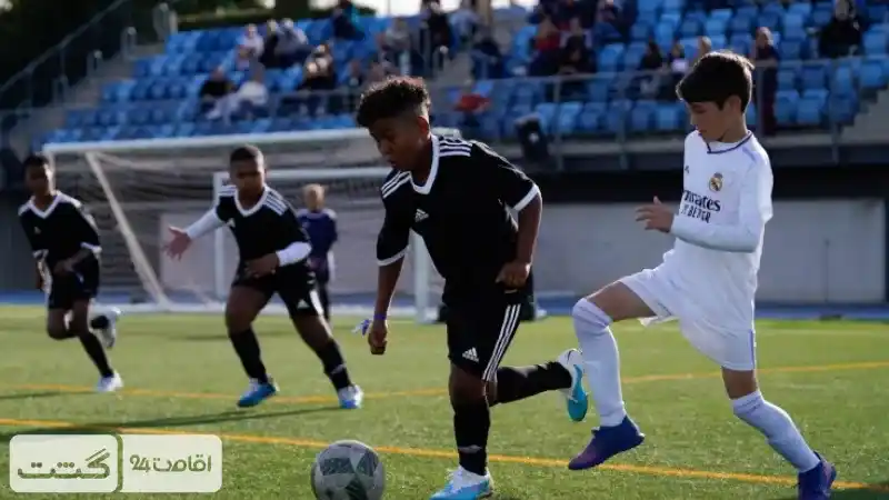 زمین چمن فوتبال در پارک دنیای رئال مادرید دبی