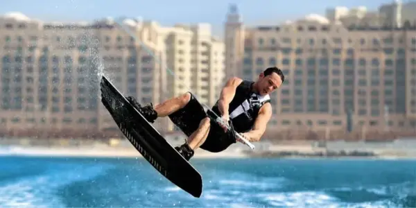 تصویری از اسکی روی آب دبی