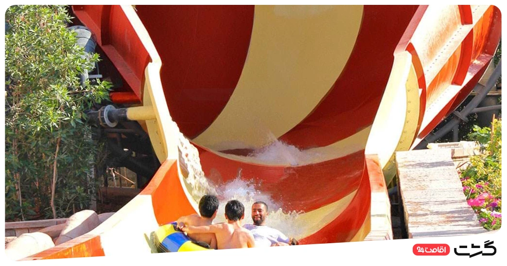 آناکوندا از جمله رایدهای اوشن پارک جزیره کیش