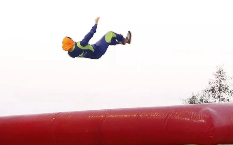 پرش آزاد روی تشک کیش