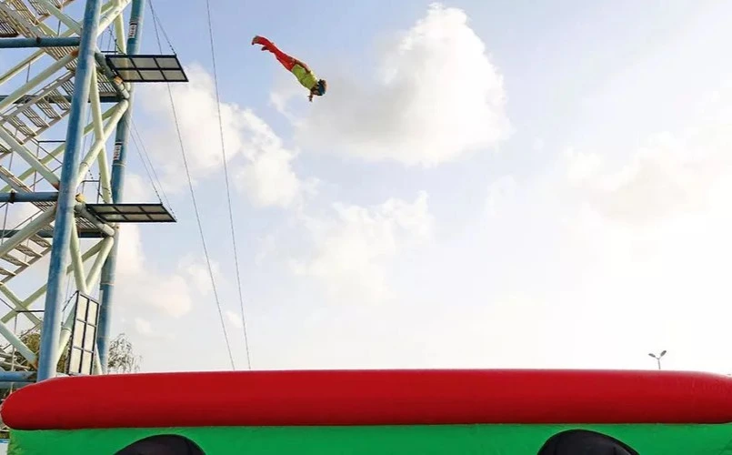 پرش آزاد روی تشک کیش